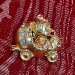 BROOCH/PIN GOLD TONE FASHION JEWELRY COLLECTABLE GIFT